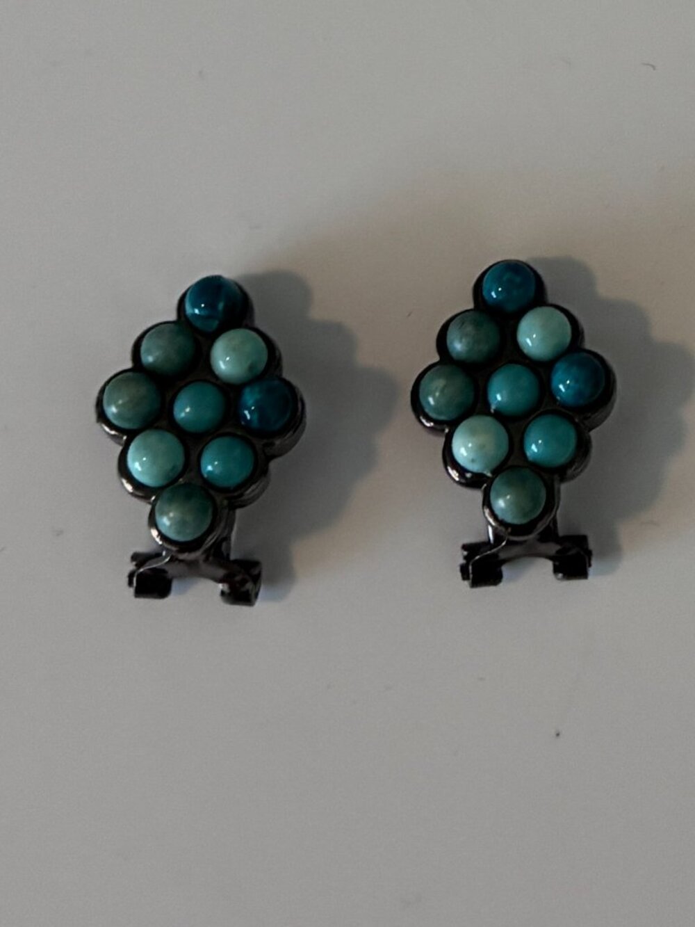 Estate Bundle of Vintage Earrings - Picture 5 of 6